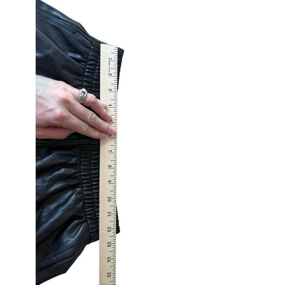 NEW Abercrombie & Fitch Vegan Leather Dolphin Hem Shorts Size XS Black Pull On - Picture 8 of 11